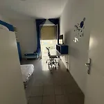Fronte Mare Con Ombrellone E Sedie Sdraio Incluse Nel Costo